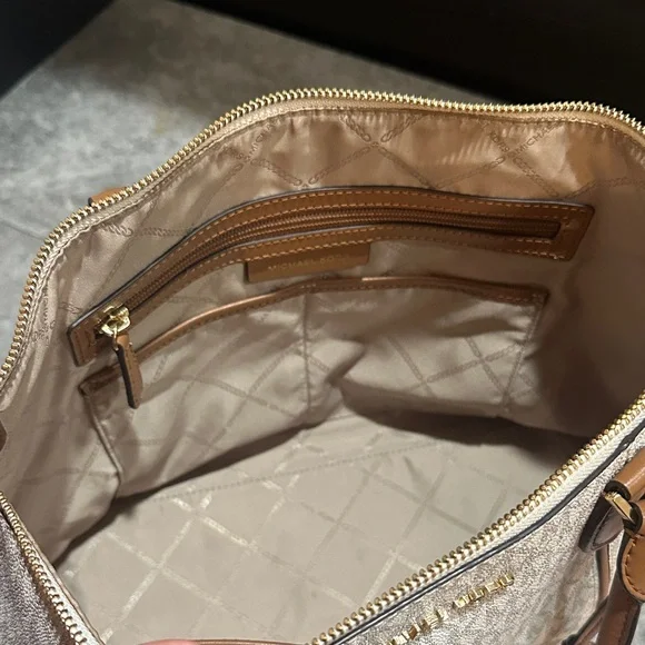 Michael Kors Large Sierra Satchel - Picture 5 of 9